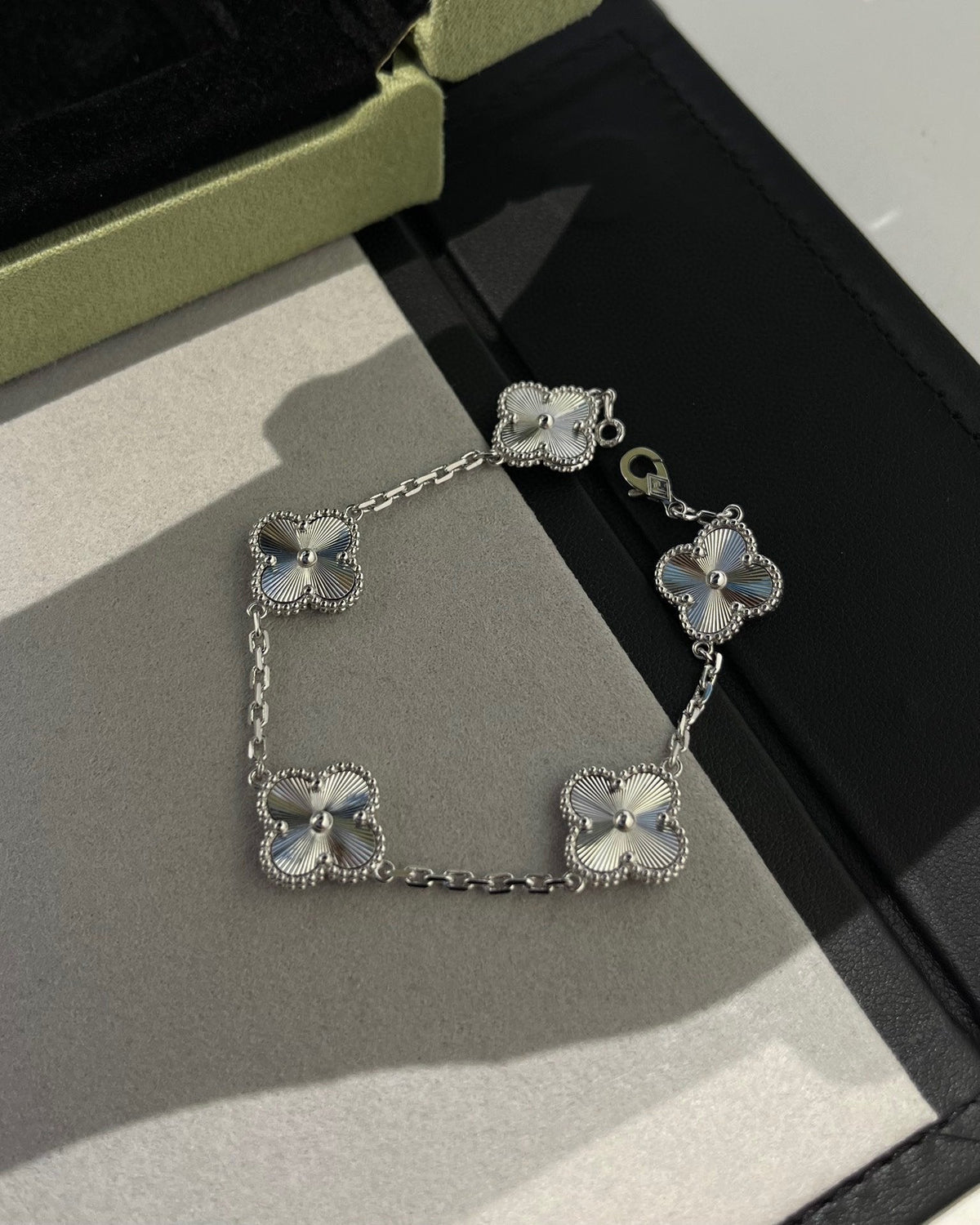 [⭐Renara] CLOVER 5 MOTIF LASER BRACELET COLLECTION